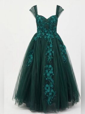 Emerald Green 3D Floral Prom Gown – Structured Ballgown – Adjustable Corset Back